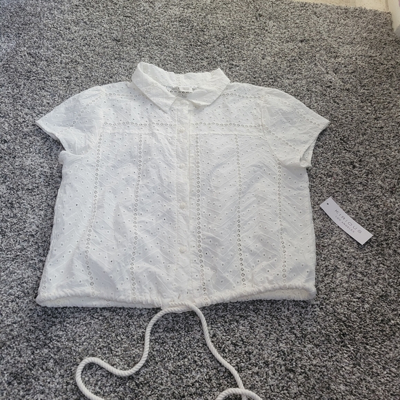 KIRIOUS boutique NWT Eyelet Top Blouse White Medium Crop - Picture 13 of 13